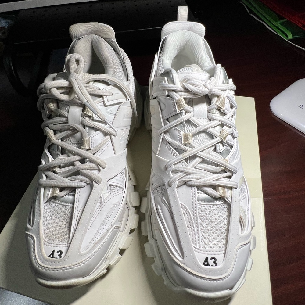BALENCIAGA
Track Sneakers - Picture 9 of 12
